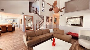 Älytelevisio, musiikkikirjasto, videokirjasto, stereot