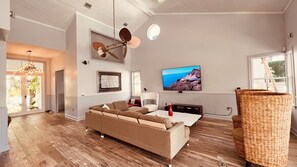 Älytelevisio, musiikkikirjasto, videokirjasto, stereot