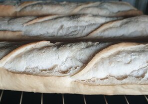 A loaf of bread on a wire rack. - Nong Kiau Riverside (Nong Khiaw)