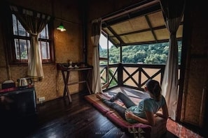 In-room safe, rollaway beds, free WiFi - Nong Kiau Riverside (Nong Khiaw)