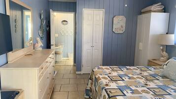 1 slaapkamer, een strijkplank/strijkijzer, gratis wifi, beddengoed