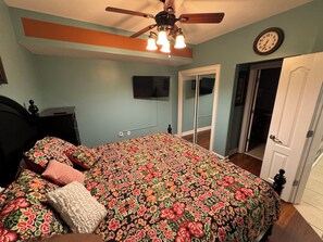 1 habitación, tabla de planchar con plancha, wifi y ropa de cama