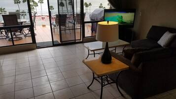 Televisio, takka, DVD-soitin