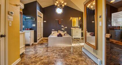 Spa-quality amenities, dog friendly, close to trails, IN Dunes Nat’l Park