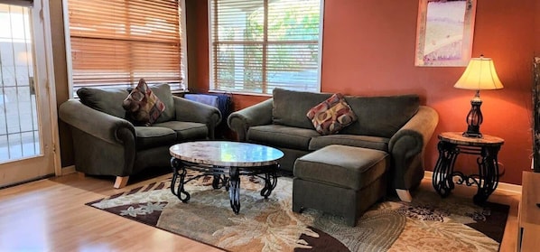 A living room with two sofas, a coffee table, and a lamp.
