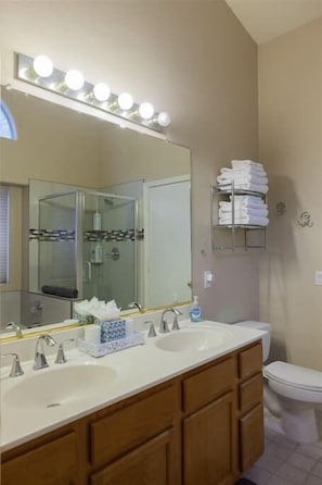Bathtub, free toiletries, hair dryer, towels