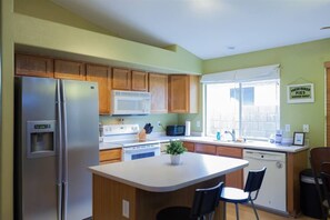 Coffee/tea maker, fridge, microwave, stovetop - Quiet desert getaway, ping-pong, BBQ, citrus (Phoenix)
