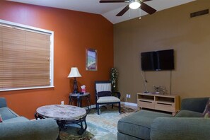 TV, offices - Quiet desert getaway, ping-pong, BBQ, citrus (Phoenix)
