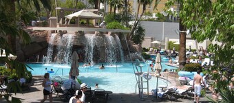 MGM Signature Jr.Penthouse StripView, Balcony, Pool, No resort fee, FREE parking