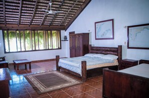 4 bedrooms, free WiFi, bed sheets - Tropical Villa in front of the beach (PUNTA CANA, UVERO ALTO)