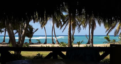 Tropical Villa in front of the beach