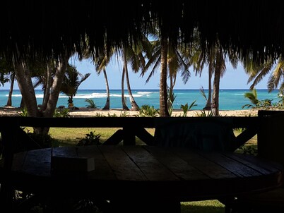 Tropical Villa in front of the beach