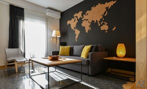 Smart TV, DVD player, books, music library - Dreamy apartment in Thission, near Acropolis. (Athina)