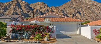 DESERT HOUSE- Pool, Mountain Views, Nr. Hiking Biking trails. 3BR-2Bath. #064535