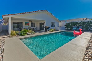Outdoor pool, a heated pool - DESERT HOUSE- Pool, Mountain Views, Nr. Hiking Biking trails. 3BR-2Bath. #064535 (La Quinta)