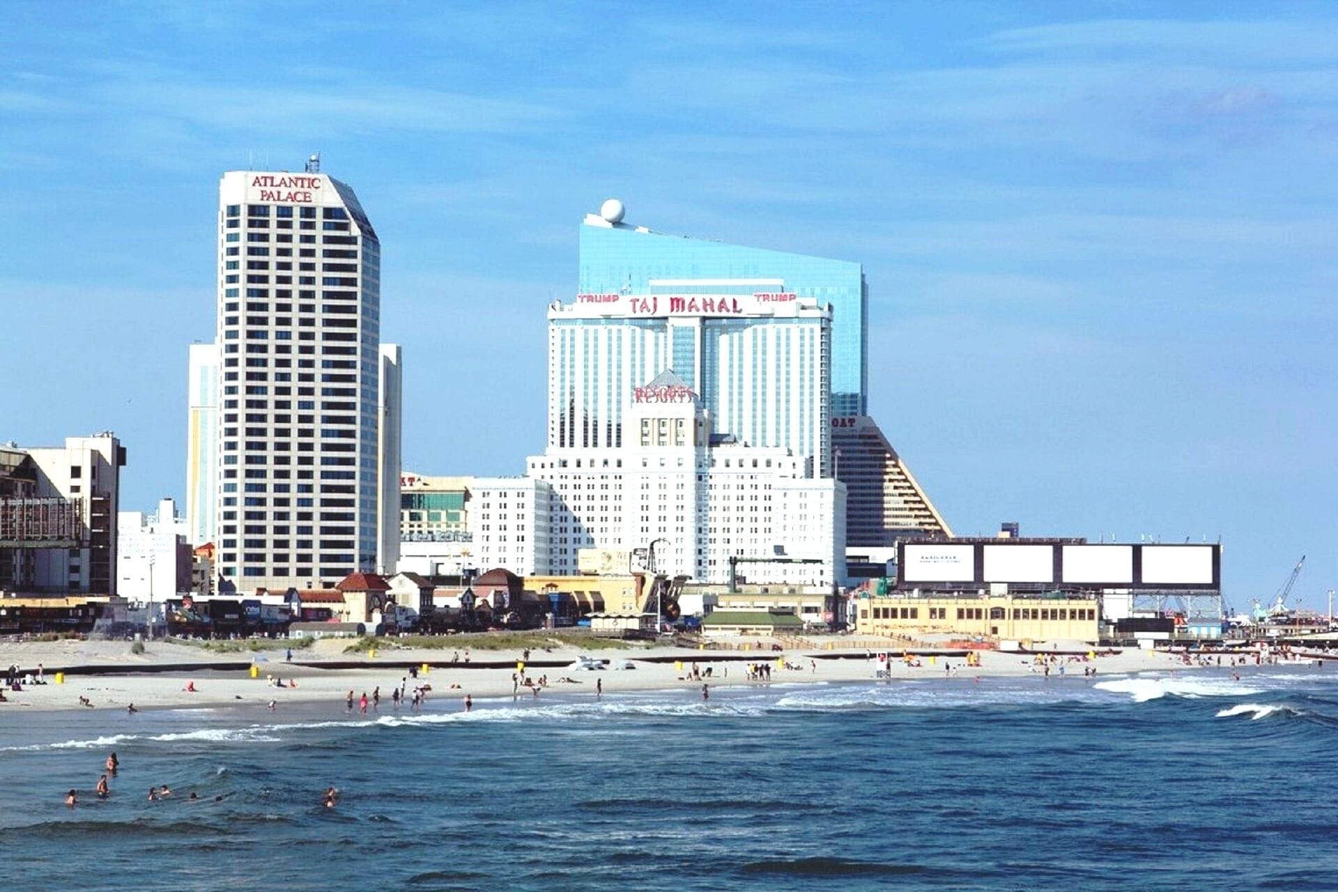 DIRECT Beachfront on Boardwalk Facing Ocean - HOLIDAYS May 24-27 & Jul 1-5, 2025