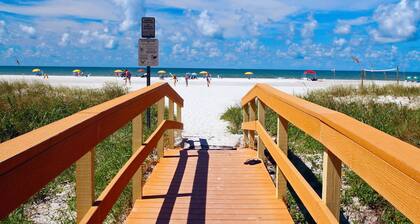 Sunset Vistas-Water/Beach FRONT unit, 2 bed/2 bath, Free Wi-Fi + Covered Parking