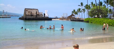 Beach nearby, sun-loungers, beach towels