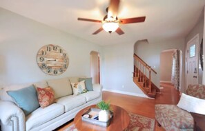 Smart TV, Netflix, DVD player, table tennis