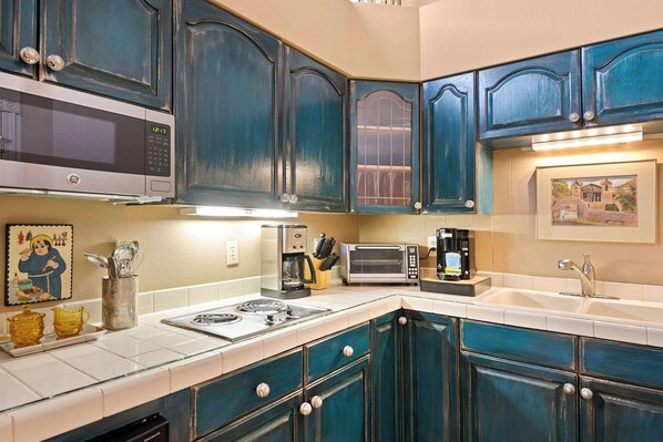 Fridge, microwave, stovetop, dishwasher