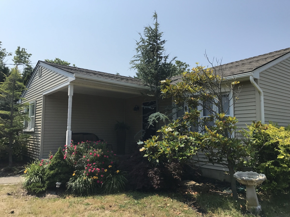 Fenced lot,dog friendly, strong WIFI, beach view, fire pit, budget, best memory