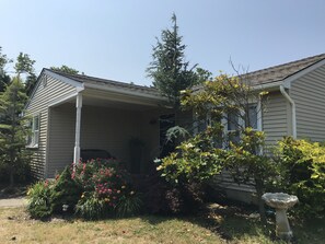Exterior - Fenced lot,dog friendly, strong WIFI, beach view, fire pit, budget, best memory  (Lower Township)