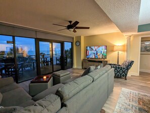 Smart TV, DVD player, books, stereo