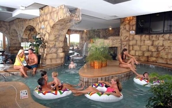 Sisäuima-allas, ulkouima-allas