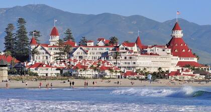 Luxury Coronado Home 500 Ft to Beach/ Bay, rooftop deck