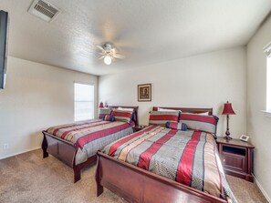 3 bedrooms, iron/ironing board, free WiFi, bed sheets