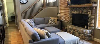 High-End-Eigentumswohnung im Herzen von Sun Valley - zu Fuß zum Skifahren, Stadt, Biking + Golf