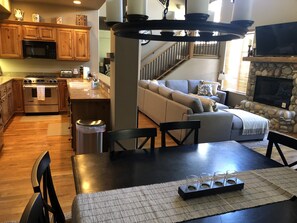 Interior - High-end Condo In the Heart Of Sun Valley - Walk To Skiing , Town, Biking + Golf (Ketchum)