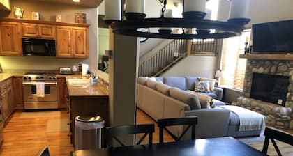 High-end Condo Heart of Sun Valley - Kävele Hiihto, kaupunki, pyöräily + Golf