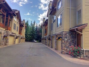 Exterior - High-end Condo In the Heart Of Sun Valley - Walk To Skiing , Town, Biking + Golf (Ketchum)