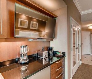 Interior - MGM Signature Penthouse Jr. StripView, Balcony, Pool NO Resort fee, FREE Parking (Las Vegas)