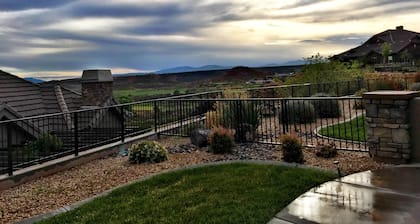 Moderni ylellisyys - askeleet uima-altaaseen ja golfiin - täydellinen ZION-, HIKING-, veneily-, aurinko- ja hauskanpitoon