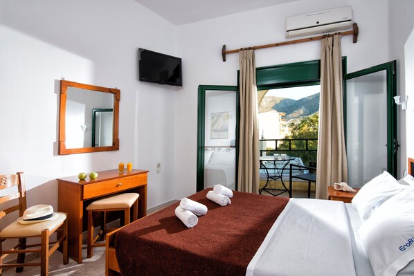 2 bedrooms, in-room safe, iron/ironing board, free WiFi