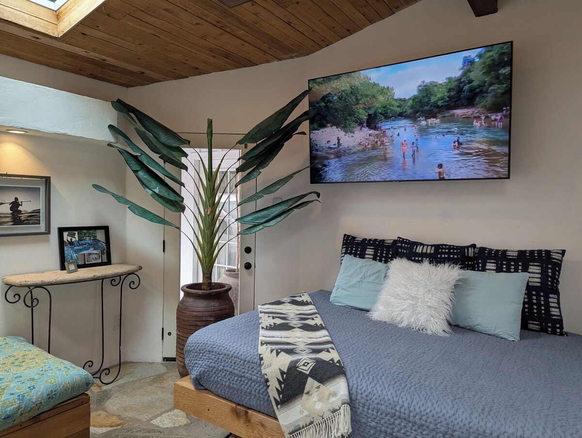 Photo 92 of Glass Treehouse WINTER EXOTIC--KAYAK-SUP/Bike/Hike/POOL-LAKE-RIVER-GARDENS-FOOD