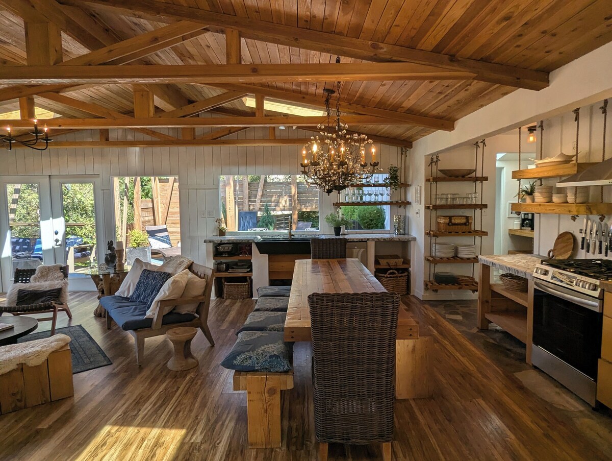 Photo 45 of Glass Treehouse WINTER EXOTIC--KAYAK-SUP/Bike/Hike/POOL-LAKE-RIVER-GARDENS-FOOD