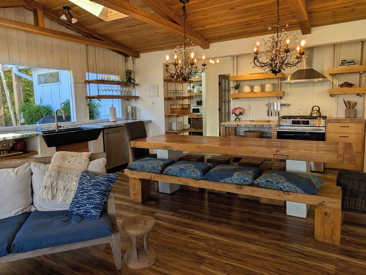 Photo 60 of Glass Treehouse WINTER EXOTIC--KAYAK-SUP/Bike/Hike/POOL-LAKE-RIVER-GARDENS-FOOD