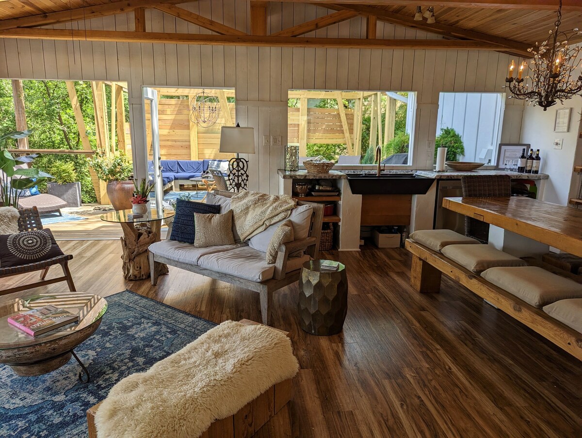Photo 197 of Glass Treehouse WINTER EXOTIC--KAYAK-SUP/Bike/Hike/POOL-LAKE-RIVER-GARDENS-FOOD