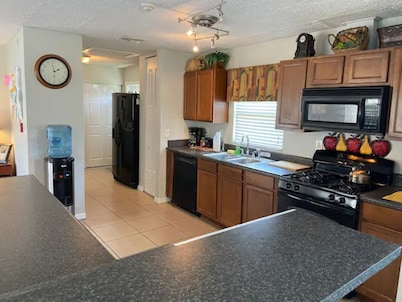 ORLANDO BUDGET FRIENDLY HOUSE/ PRIVATE POOL/SLEEPS UP TO 12/ CLOSE TO EVERYTHING