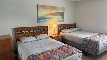 5 chambres, bureau, fer et planche Ă repasser, lit parapluie