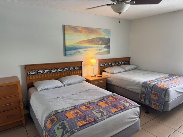 5 Schlafzimmer, Schreibtisch, Bügeleisen/Bügelbrett, Reisekinderbett