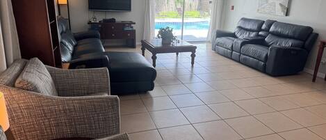 Téléviseur connecté, jeux vidéo, Netflix, livres