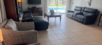 ORLANDO BUDGET FRIENDLY HOUSE/ PRIVATE POOL/SLEEPS UP TO 12/ CLOSE TO EVERYTHING
