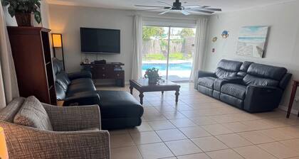 ORLANDO BUDGET FRIENDLY HOUSE/ PRIVATE POOL/SLEEPS UP TO 12/ CLOSE TO EVERYTHING