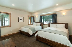 7 bedrooms, iron/ironing board, WiFi, bed sheets