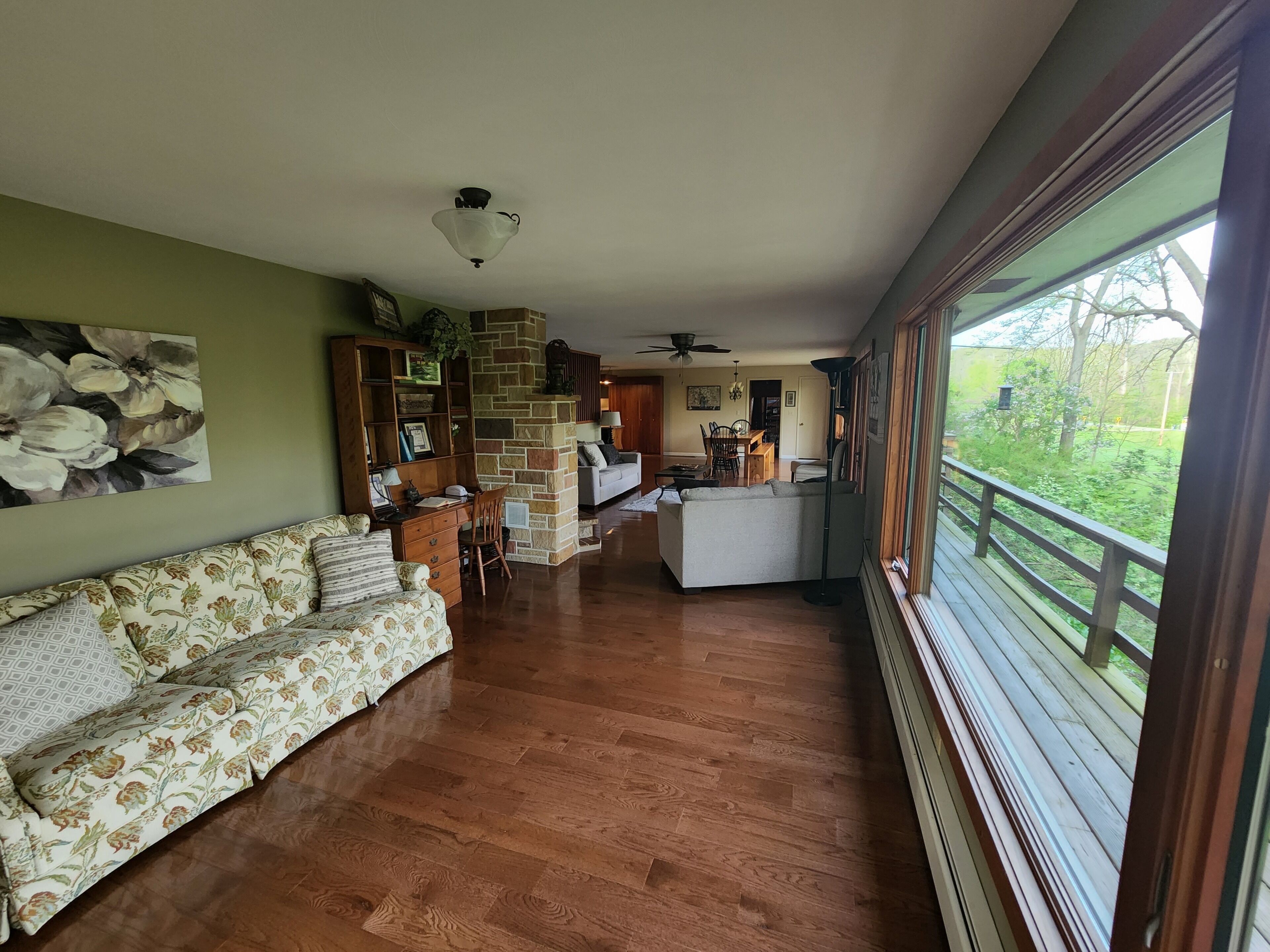 Smart-TV, peis, DVD-spiller og filmbibliotek