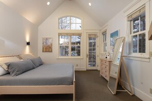 3 bedrooms, iron/ironing board, free WiFi, bed sheets - The Victorian: Pet-Friendly, Walk to Main & Gondola, Hot Tub, Shuttle (Breckenridge)
